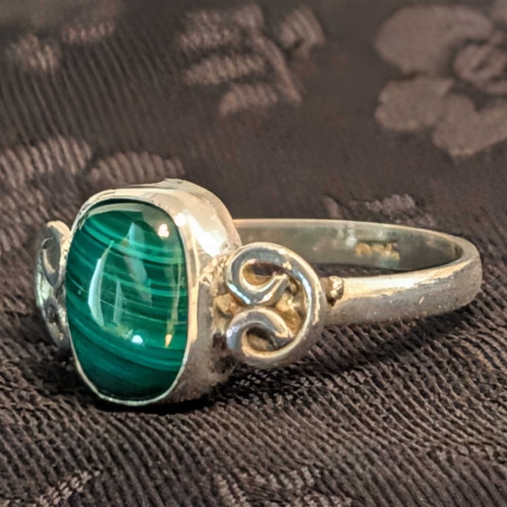 Stunning Solid Sterling Silver Malachite Ring Size 5 - Picture 2 of 9